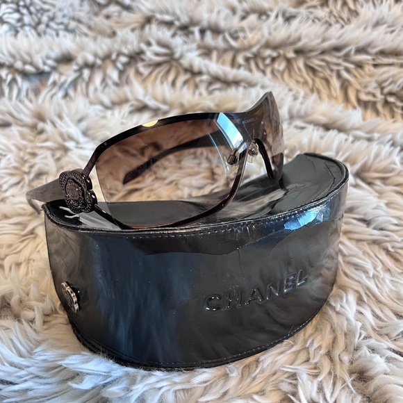 CHANEL Black Swarovski Crystal Camellia CC Sunglasses - Picture 1 of 11